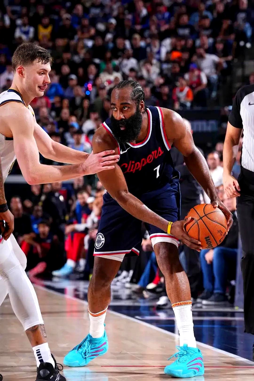 乐鱼-德国杯关键时刻走向成谜，洛杉矶快船再遭质疑，引发热议，数据趋势出现新变化(中国男足世界排名跌至第91位引发舆论热议)