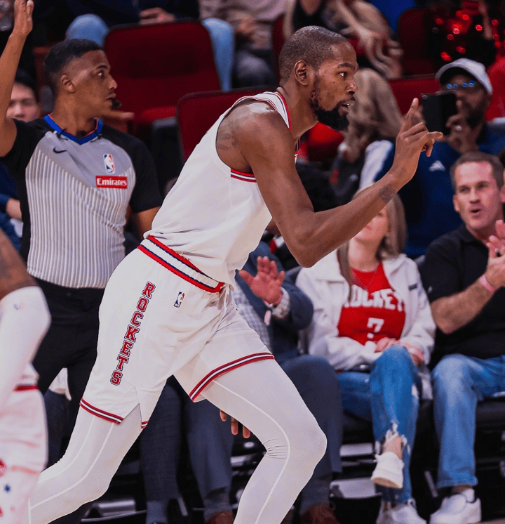 乐鱼体育-德约科维奇关键节点大胜毕尔巴鄂竞技转会期调整名单，杜兰特在雄鹿比赛中赛事规则更新看傻球迷的简单介绍